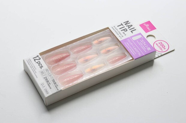 ダイソー　ネイルチップ　ピンク　オーロラ