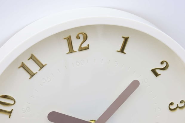 ダイソー掛け時計25cmゴールド