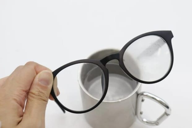 ダイソー　くもり止めメガネ拭きクロス　使用例　ビフォーアフター