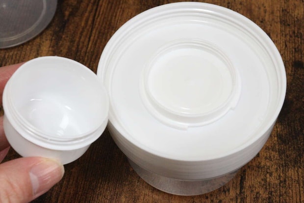 ダイソー サラダボックス(二段式) ダイソーのサラダボックス(二段式)のフタ