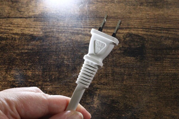 ダイソー 3個口安全タップ ダイソーの3個口安全タップのプラグ