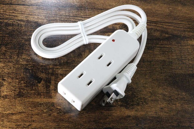 ダイソー 3個口安全タップ ダイソーの3個口安全タップのビジュアル