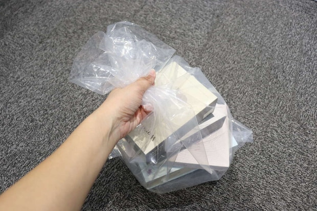 ダイソーの厚くて丈夫なポリ袋は重量物を入れても破れにくい