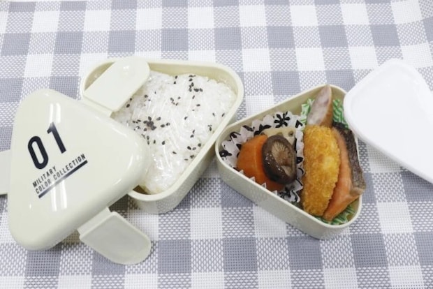 ダイソー　2段おにぎり弁当箱　使用例