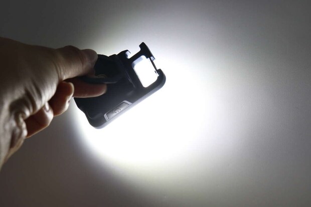 充電式COBライト　ブルー　点灯