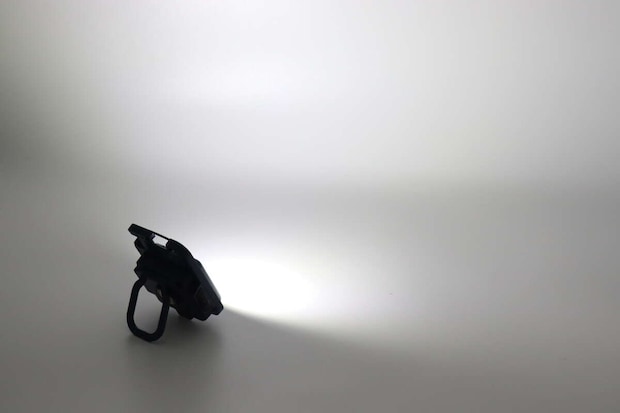 充電式COBライト　ブルー　明るさ