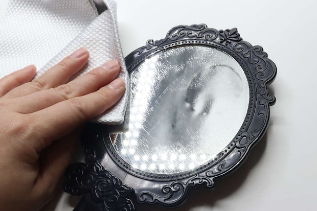 ダイソーのガラス＆家電用クリーナーは2度拭きいらず