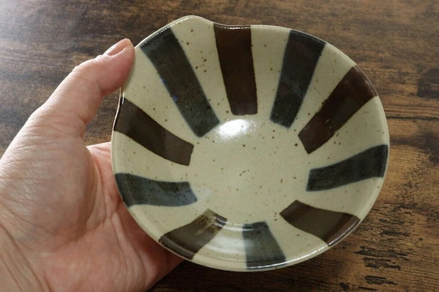 ダイソー　とんすい（梨地太十草）