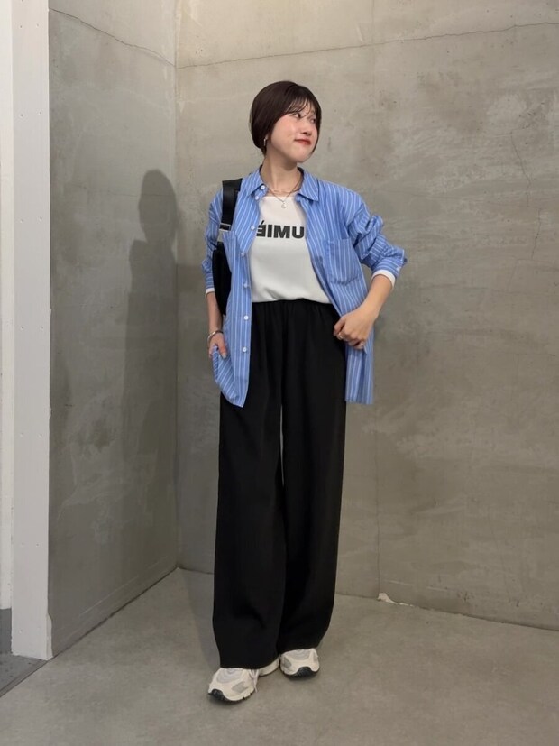 羽織りカジュアルコーデ 2026春シフト大人女性ストライプシャツ羽織りカジュアルコーデ