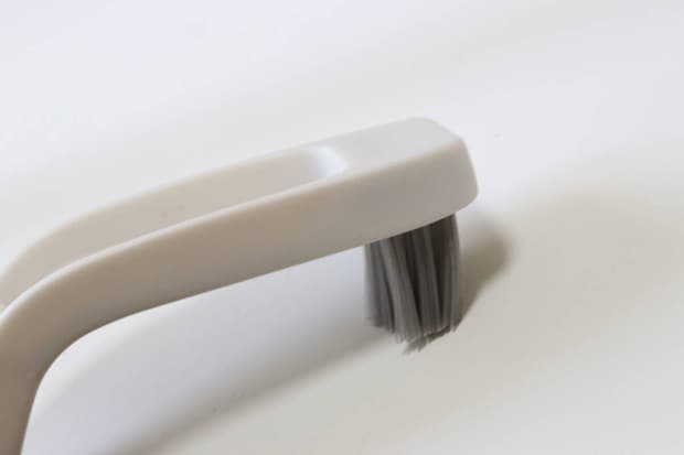 ダイソーのトイレブラシ ミラー付きはハードなブラシで頑固な汚れが良く落ちる