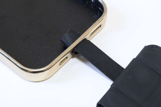 MagSafe対応ウォレット用　落下防止タグ　充電口から通す