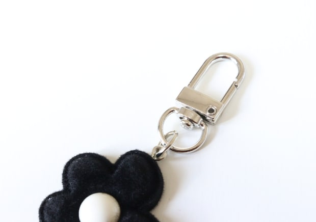 人気の素材なのに100円♡クオリティが高すぎるキーホルダー