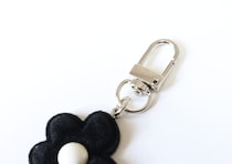 人気の素材なのに100円♡クオリティが高すぎるキーホルダー
