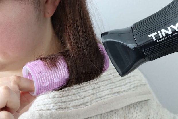 ダイソーの熱伝導ヘアカーラー（ロングタイプ、35mm）に熱を与える