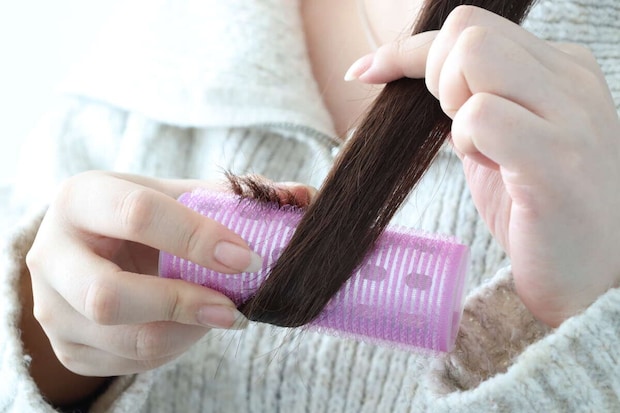 ダイソーの熱伝導ヘアカーラー（ロングタイプ、35mm）を巻く