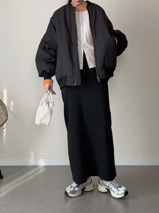 黒ロングスカートコーデ2