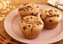 小さく作れば失敗しない！ふわっふわ食感♡チョコチップココアのカップシフォンケーキ