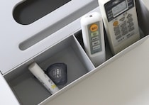 ごちゃつく小物もまとめて収納！見た目もスッキリな100均の専用ケース