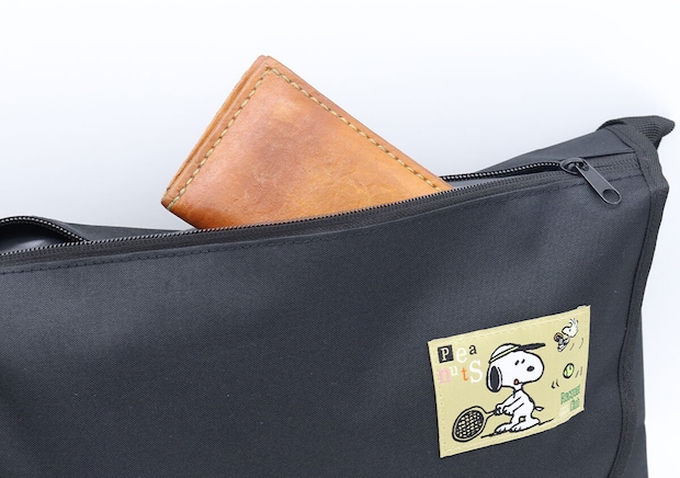 スヌーピーメッセンジャーバッグファスナーポケット