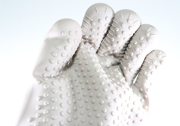 見た目は…だけど優秀すぎ！「ちょい惜しいけど安心！」全体を覆える100均の便利ミトン