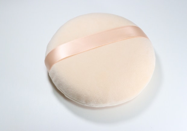 「写真だと普通のパフだけど…」冗談かと思った100均メイクツール