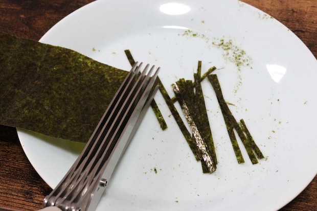 ダイソーのキッチンバサミ 5枚刃は刻み海苔作りに便利