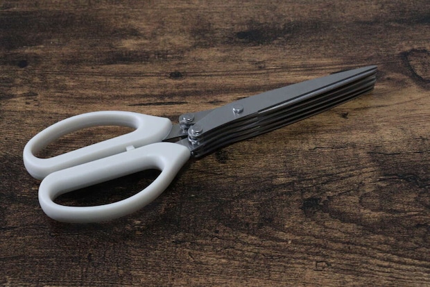 ダイソーのキッチンバサミ 5枚刃