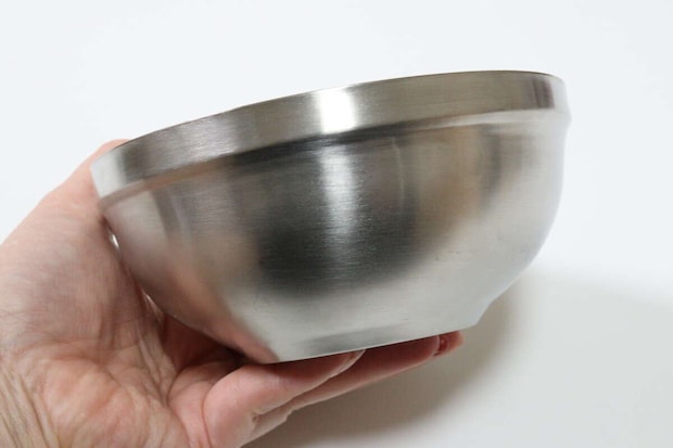 ダイソーの軽量の2重構造のステンレス茶碗