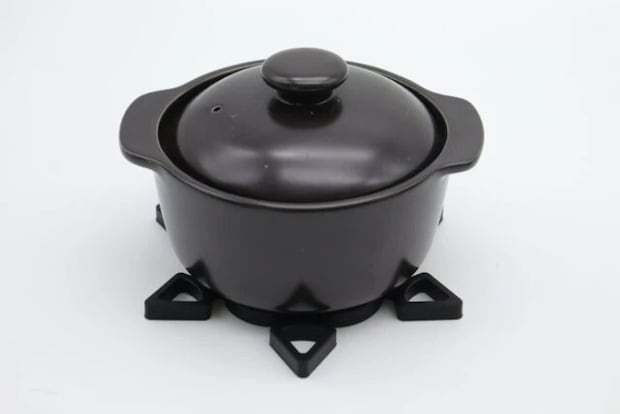 ダイソー　シリコーン鍋敷き（2way）　使用例　鍋敷き