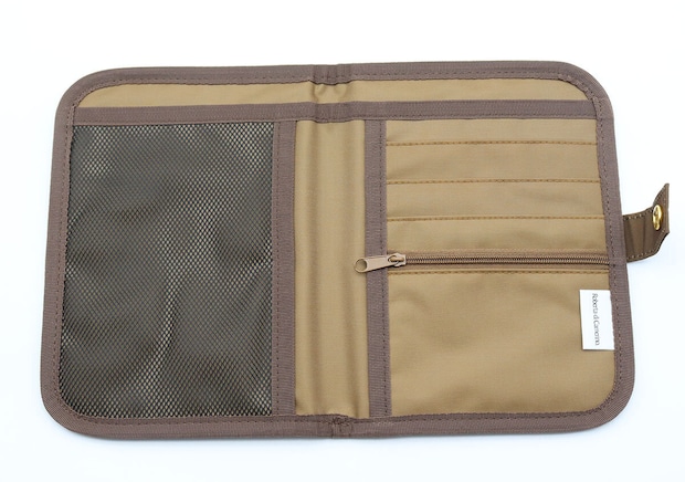 宝島社雑誌付録素敵なあの人4月号のロベルタ ディ カメリーノのクワドラプリントで高級感ある持ち物整理ケース5