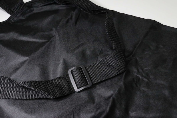 ダイソーの2WAYショルダーバッグ ファスナー付は長さ調整可能