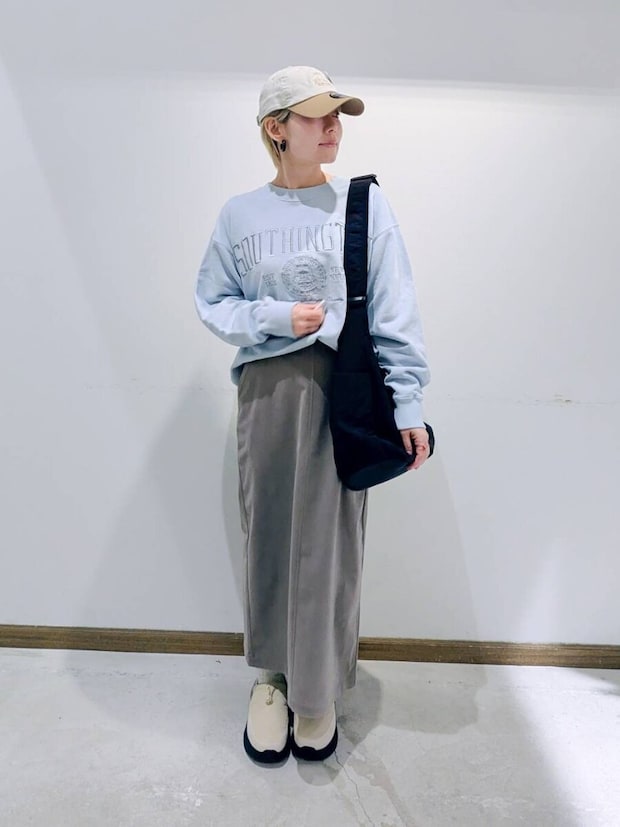 ピグメント刺繍ロゴプルオーバー 2026春グローバルワーク大人女性おすすめピグメント刺繍ロゴプルオーバー