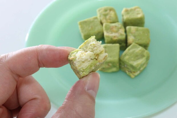 ダイソー　マシュマロクッキー　抹茶味　食感