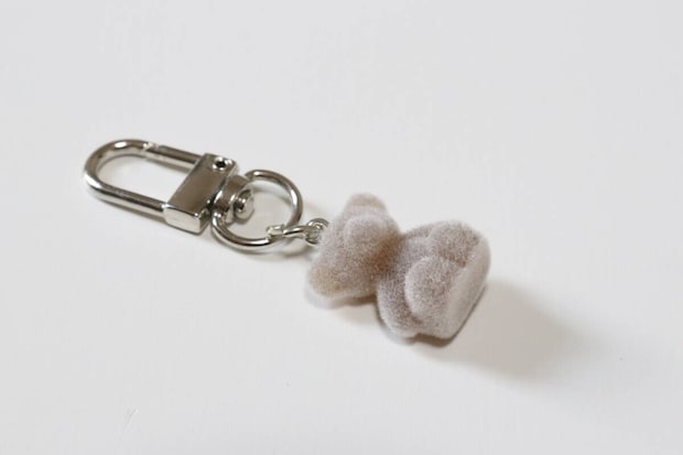 ダイソーのくまキーホルダー（ブラック、ホワイト、ブラウン）のビジュアル