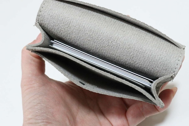 レザー調マチ付き名刺ケース（ベーシック）　ダイソー　30枚