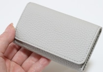 100均のって見破れる人いる？「コスパ重視でも見た目にこだわりたい！」我儘を叶える革風小物