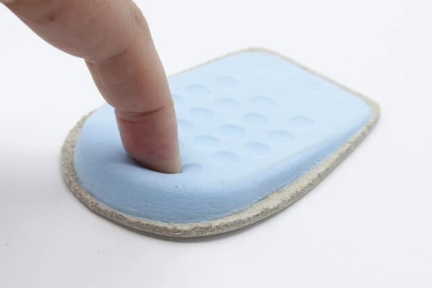 ダイソー　牛革パッド（メンズ、かかと用）