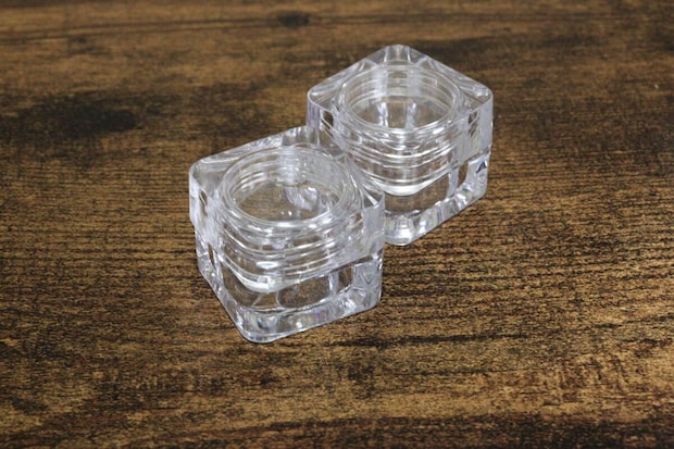 ダイソー クリームケース 5mL 2個 ダイソーのスクエア型のクリームケース