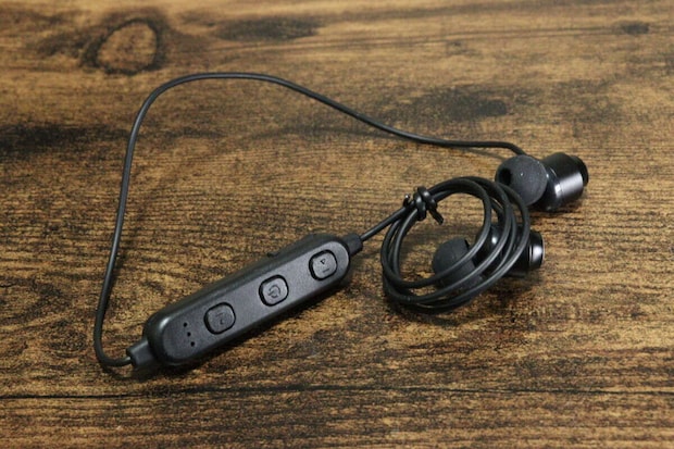 ダイソー アルミニウムワイヤレスイヤホン(BT008、ブラック) ダイソーのアルミニウムワイヤレスイヤホン(BT008、ブラック)のビジュアル