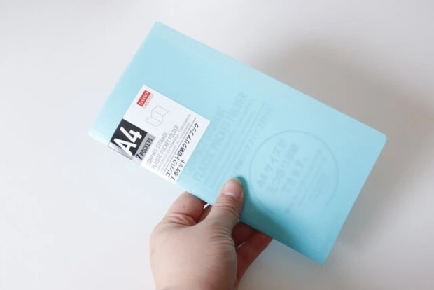 ダイソー　コンパクト収納クリアブック（A4、7ポケット）