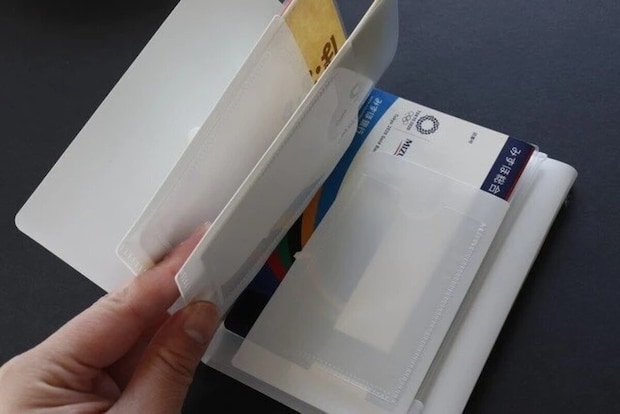 ダイソー 通帳ケース ジッパーポケット付 モノクロ 使用例 ダイソー 通帳ケース ジッパーポケット付 モノクロ 使用例