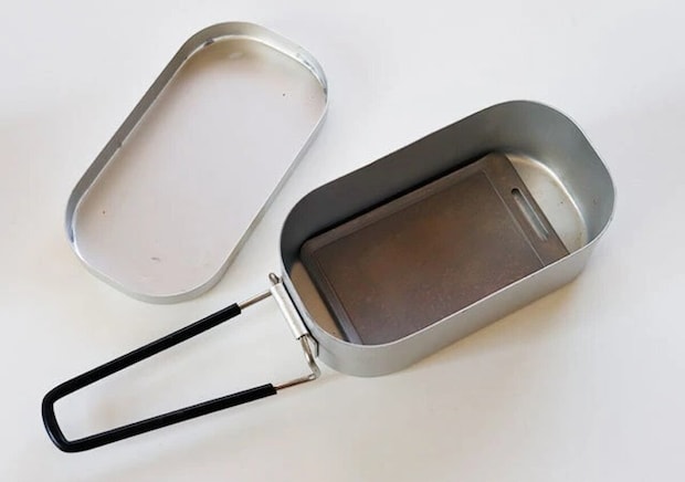 ダイソー メスティンに収納できるミニ鉄板 収納例 ダイソー メスティンに収納できるミニ鉄板 収納例