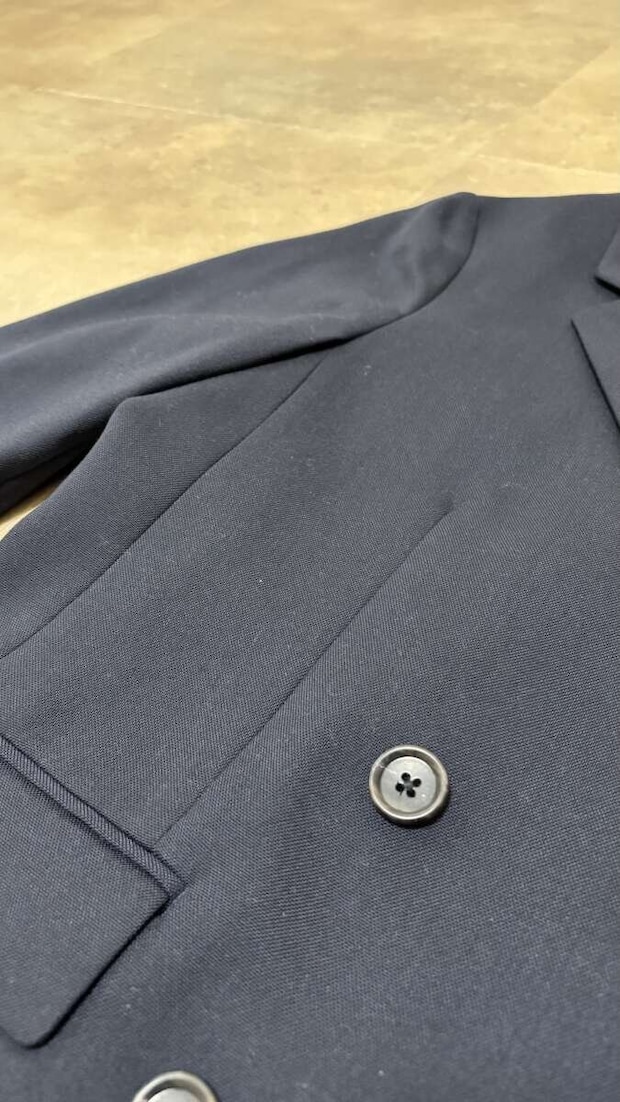 GUダブルブレストジャケットの生地感