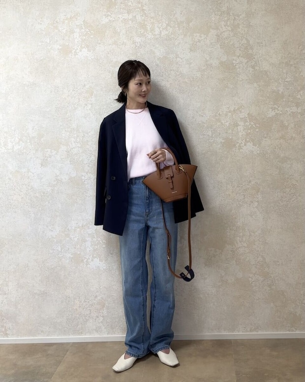GUダブルブレストジャケットとストレートデニムコーデ