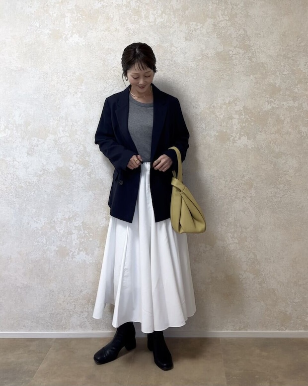 GUダブルブレストジャケットとフレアスカートコーデ