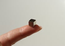 強力なのに扱いやすい！ありそうでなかったキューブ型の100均便利グッズ