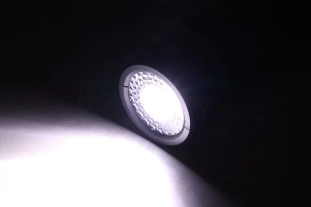 ダイソー　2WAYキャンピングライト　使用例　手持ちライト