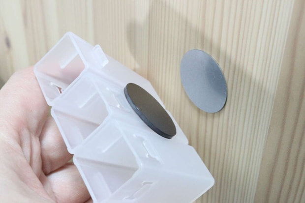 マグネットシート（補助プレート付、丸、3セット、シルバーカラー）　取り付け