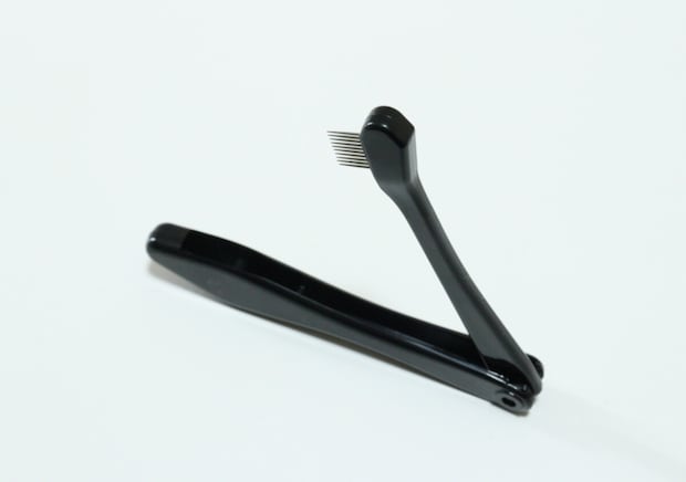 使い心地も抜群!小さいだけ!?と思ったらめちゃいい感じ!100均の折り畳み式メイクグッズ