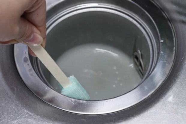 ダイソー 排水口のヌメリスッキリ棒(3本) 使用例 ダイソー 排水口のヌメリスッキリ棒(3本) 使用例